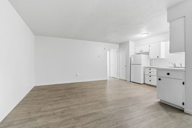 Building Photo - 217 E Sinto Ave