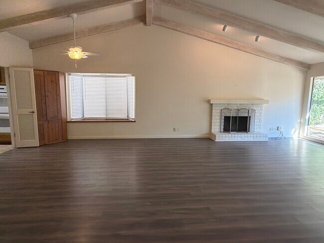 Building Photo - 8016 Sawgrass Cir