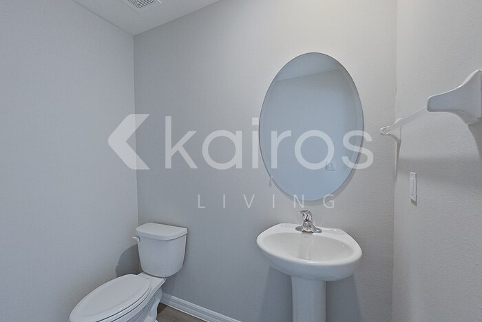 Building Photo - 8656 SW 43rd Ter