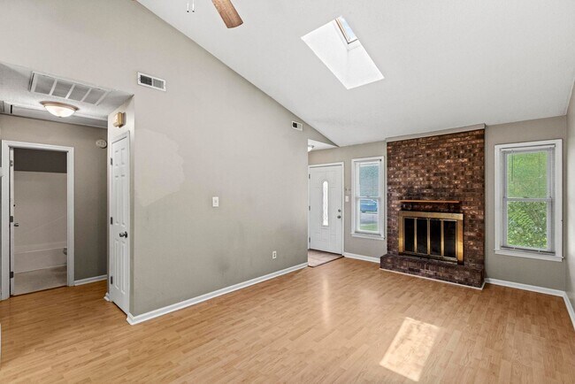 Building Photo - 130-132-132 Pine Crest Dr