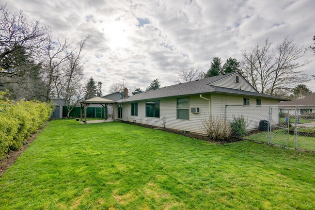 Building Photo - Charming 3 BR, 2 BR Mt. Pleasant Home.
