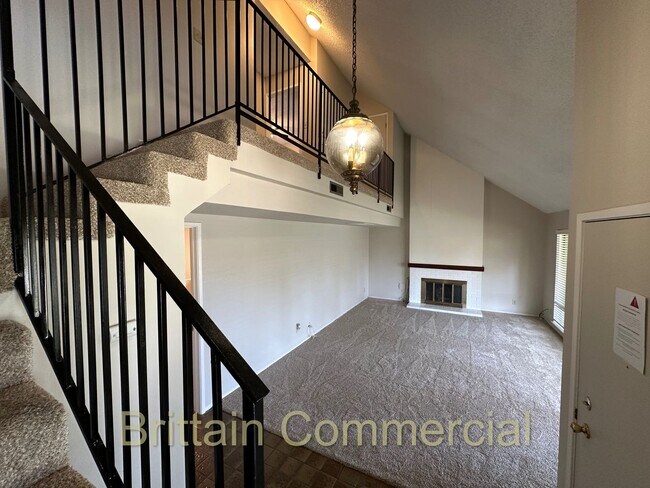 Building Photo - 6531 Lake Park Dr