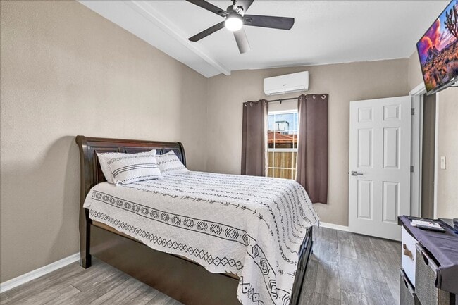 Building Photo - 29 Palms home in great neighborhood!