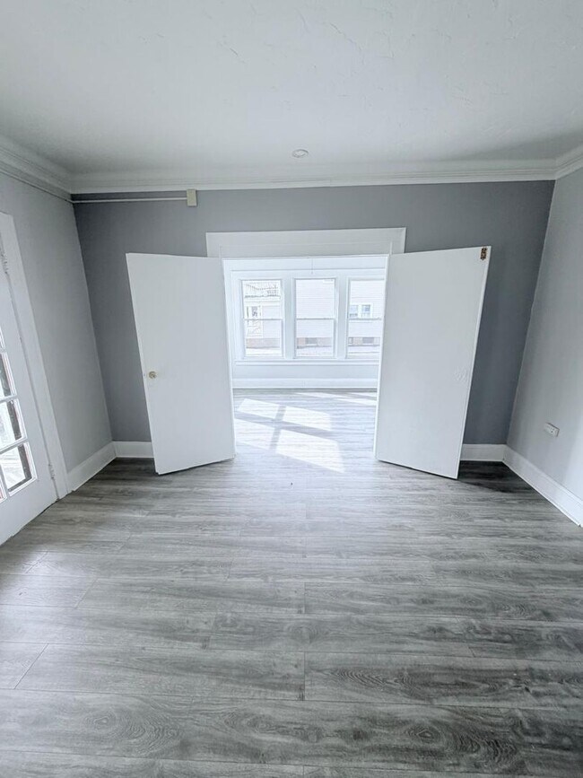 Building Photo - 3341 Desota Ave