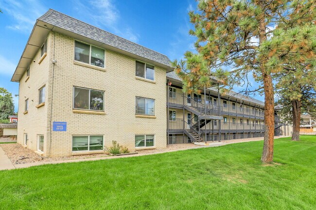 Building Photo - $1,700.00 - 3 Bedrooms, 2 Bathrooms, Condo...