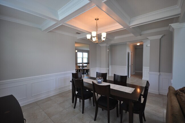 Building Photo - Large Home at Work Golf Village