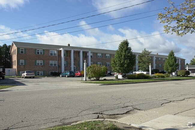 Building Photo - Town & Country Apartments
