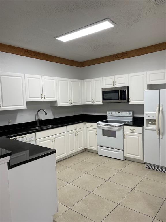 Building Photo - 3157 Sun Lake Ct