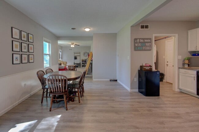 Building Photo - 3 bed home