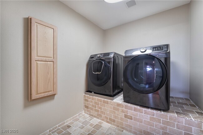 Building Photo - 9906 Stiges St