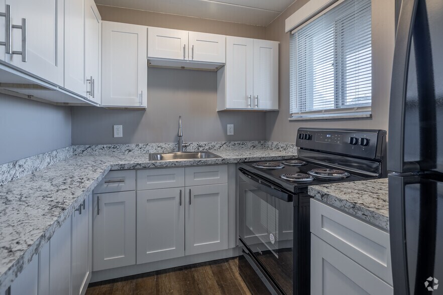 1BD, 1BA - 630SF - RENOVATED - Wyoga Place Apartments - B08