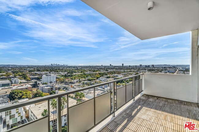 Building Photo - 1155 N La Cienega Blvd