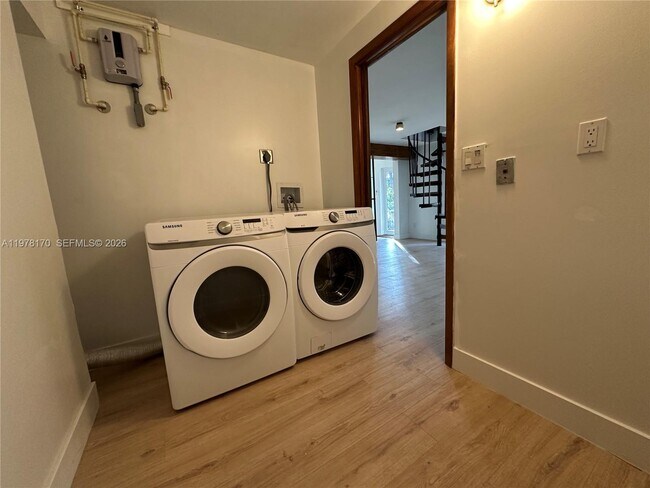 Building Photo - 17010 SW 77th Ave