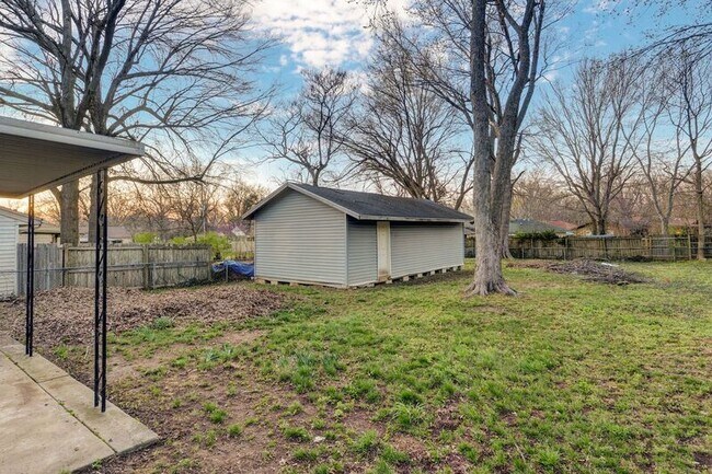 Building Photo - 2843 E Monroe Terrace