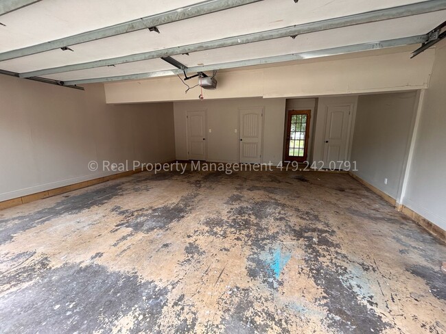 Building Photo - 3301 S 27th St