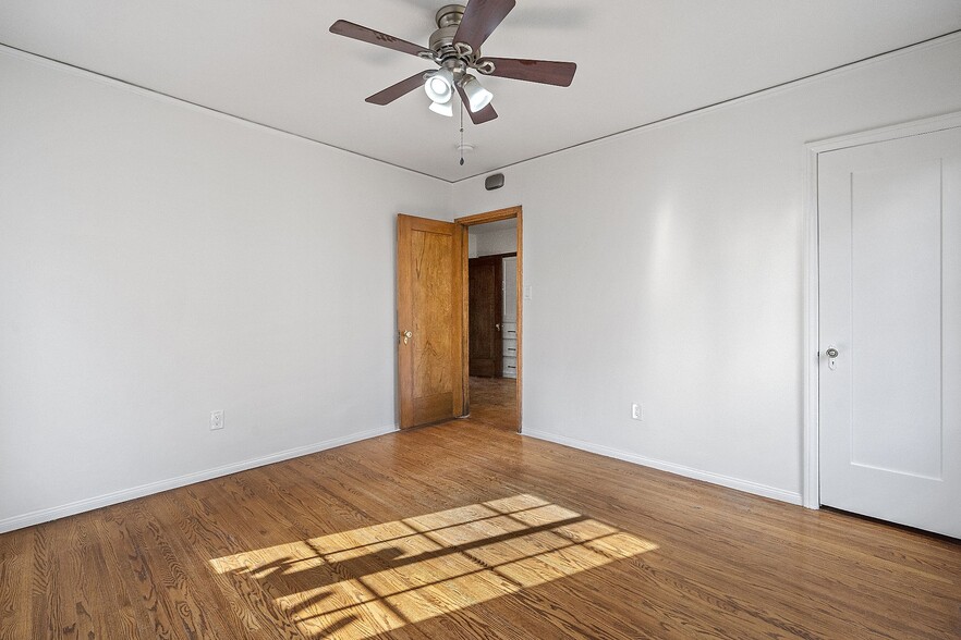 Building Photo - 4044 Huron Ave