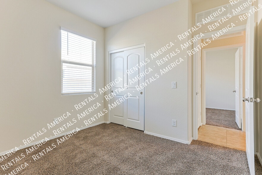 Building Photo - 1243 E Eric Pl