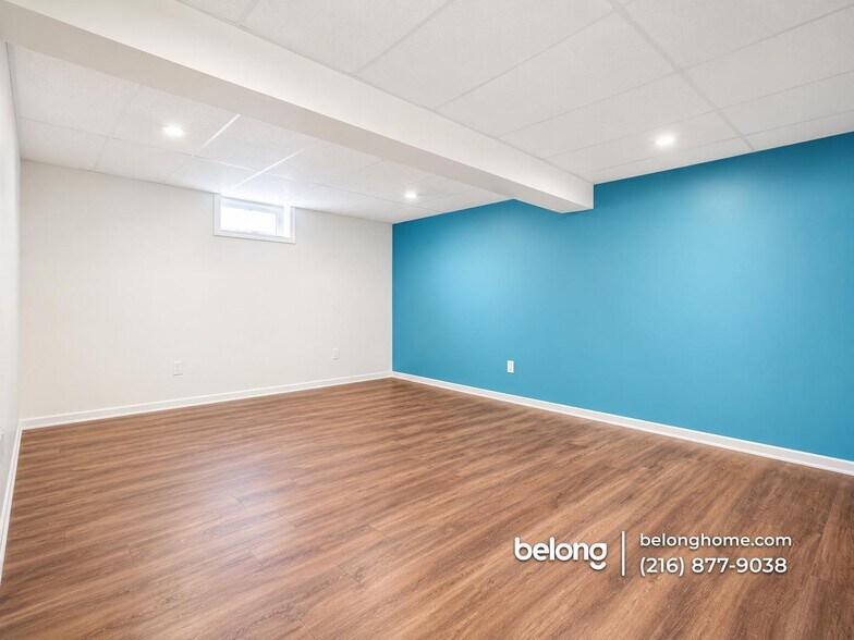 Building Photo - 1500 Crescent Dr