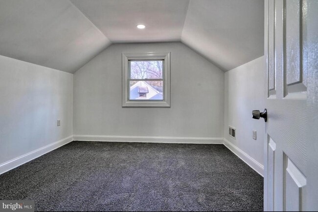 Building Photo - 701 Platinum Ave