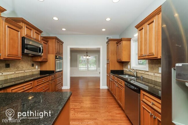 Building Photo - 4 br, 3.5 bath House - 6421 Shirley Ave UNIT