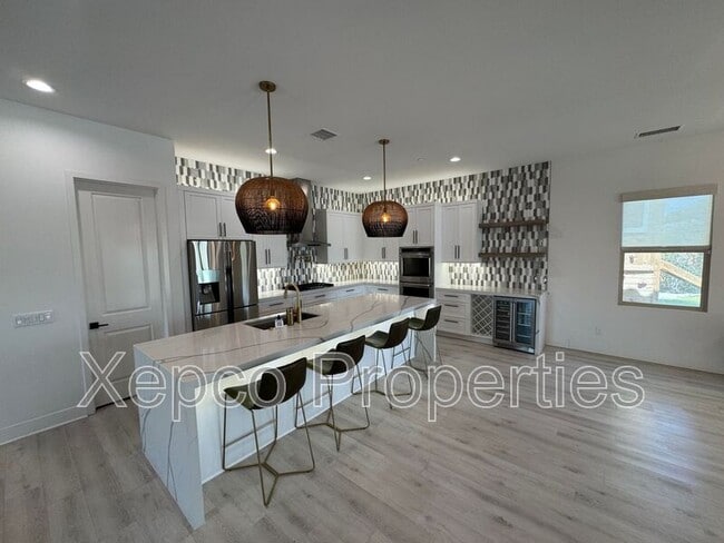 Building Photo - 74635 Tesla Dr