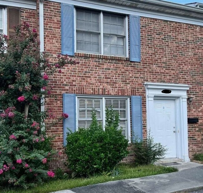 Building Photo - 7602 Hunt Club Rd