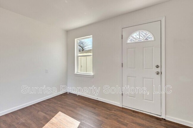 Building Photo - 300 SE 48th St