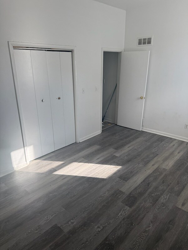 Building Photo - 401 S Jackson St