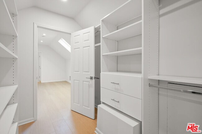 Building Photo - 619 Westmount Dr