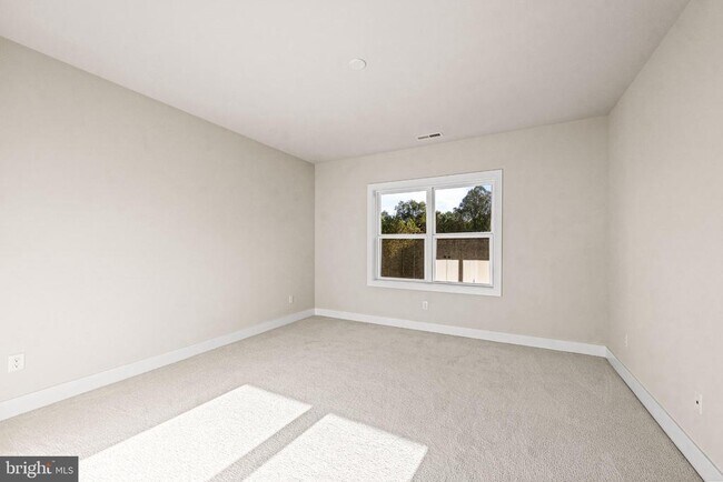 Building Photo - 133 Alroy Rd