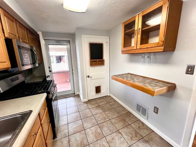 Building Photo - Sewickley - 3 Bedroom 2 Bathroom - Charmin...