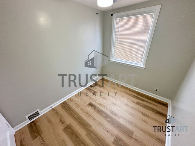 Building Photo - 217 Stevens St