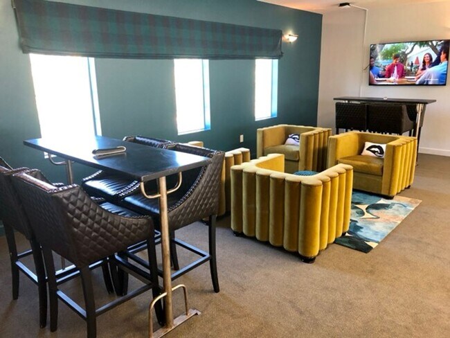 Building Photo - 102-L University Village