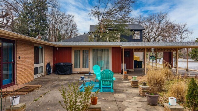 Building Photo - Furnished 3 Bedroom Lakewood Home with Lake View