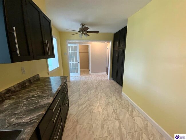 Building Photo - 408 W Crocus Dr