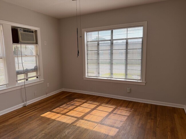 Building Photo - Harding Place