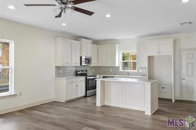 Building Photo - 6908 Goya Ave