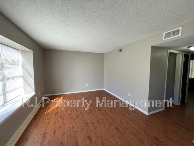 Building Photo - 5580 Apple Blossom Dr