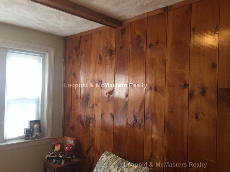 Building Photo - 76 Dunboy St