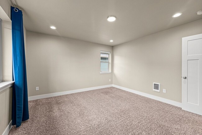 Building Photo - Modern 4-Bed Tacoma Home | Energy Efficien...