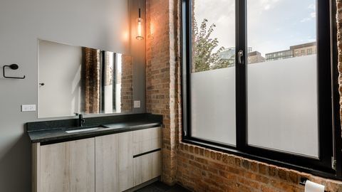 Building Photo - 729 N Sangamon St