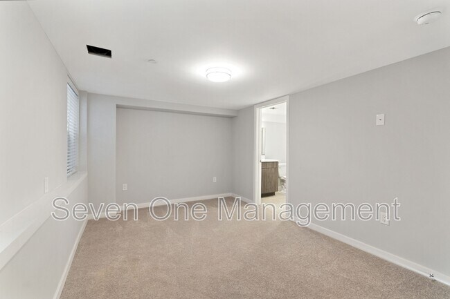 Building Photo - 4649 Umbria St