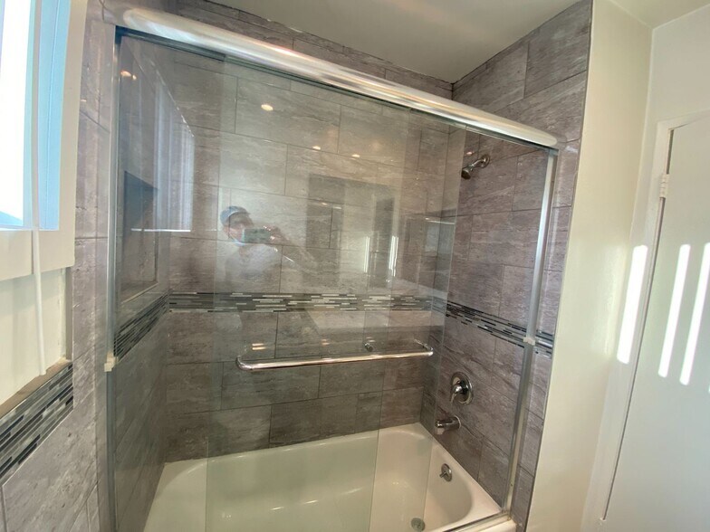 Building Photo - 3510 Clarington Ave