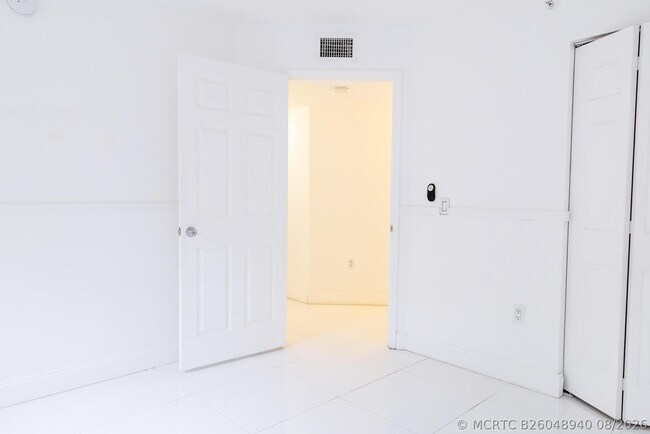 Building Photo - 2451 Centergate Dr
