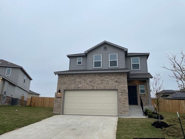 Building Photo - AVAILABLE NOW! Charming Three Bedroom | Two and a Half Bathroom Home in Scott's Hollow