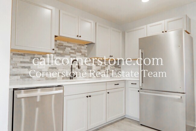 Building Photo - 935 Hayden Dr