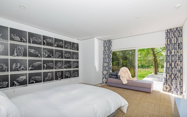 Building Photo - 493 Sagaponack Road