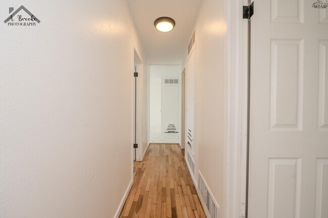 Building Photo - 1624 Sunnyside Ln