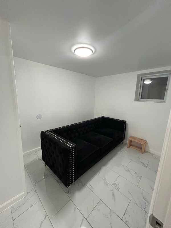 Building Photo - 94 Eaton Pl