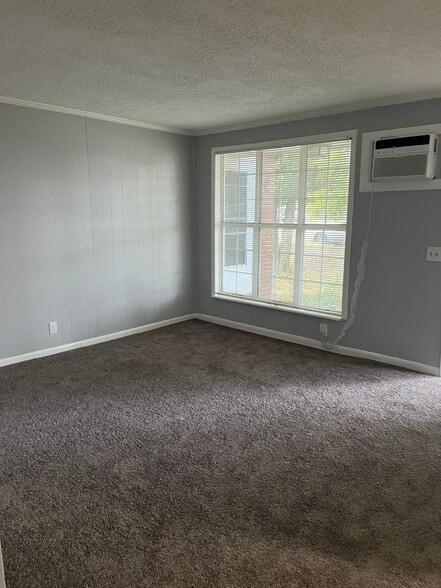 Building Photo - 2437 Herman St